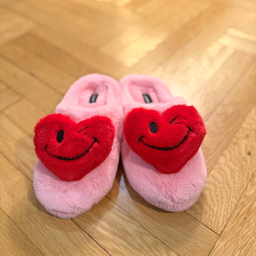 Joe Boxer Winking Heart Slippers! Winky Red Heart Design Size M 7/8 - Picture 4 of 10